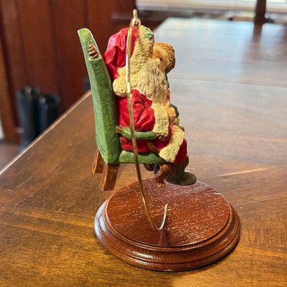 Hallmark Santa and Child Ornament - secrets for Santa - Picture 6 of 9